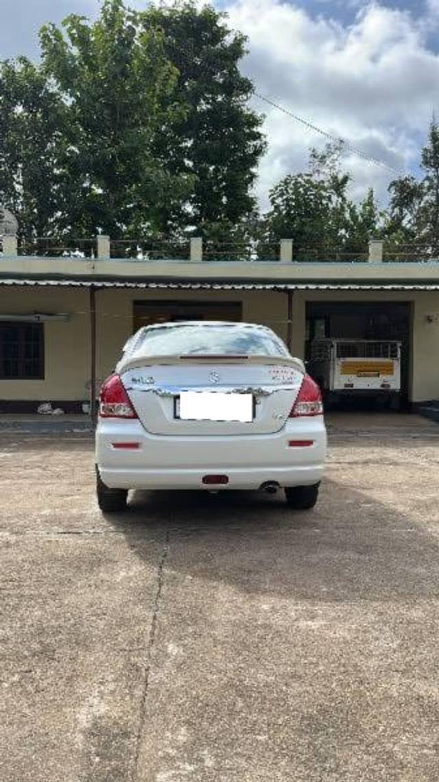 https://images10.gaadi.com/usedcar_image/4601812/original/processed_e293b8be-91b0-4796-98a2-a4607c2b751d.jpeg?imwidth=6402
