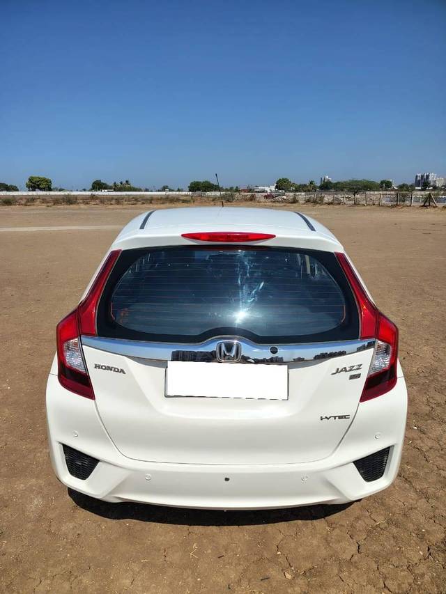 https://images10.gaadi.com/usedcar_image/4601819/original/processed_d4fa0ee10389fbfdb2411ed8d960fedc.jpg?imwidth=6401