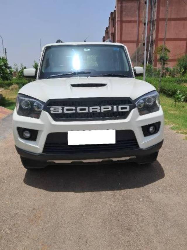 https://images10.gaadi.com/usedcar_image/4601861/original/processed_8cf24ded-ef9d-4fc7-abdc-e7ef08cbad81.jpg?imwidth=6400
