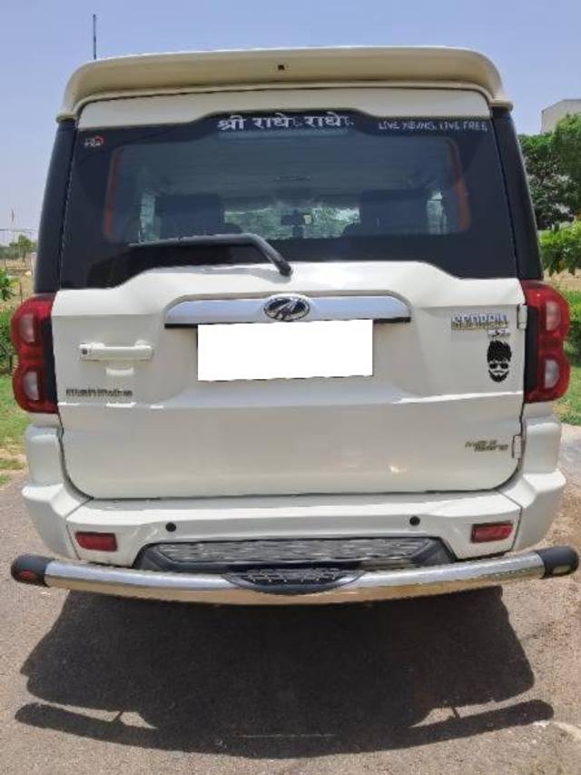 https://images10.gaadi.com/usedcar_image/4601861/original/processed_8d5545c0-d5d4-44d8-9856-91fa33d5f87d.jpg?imwidth=6401