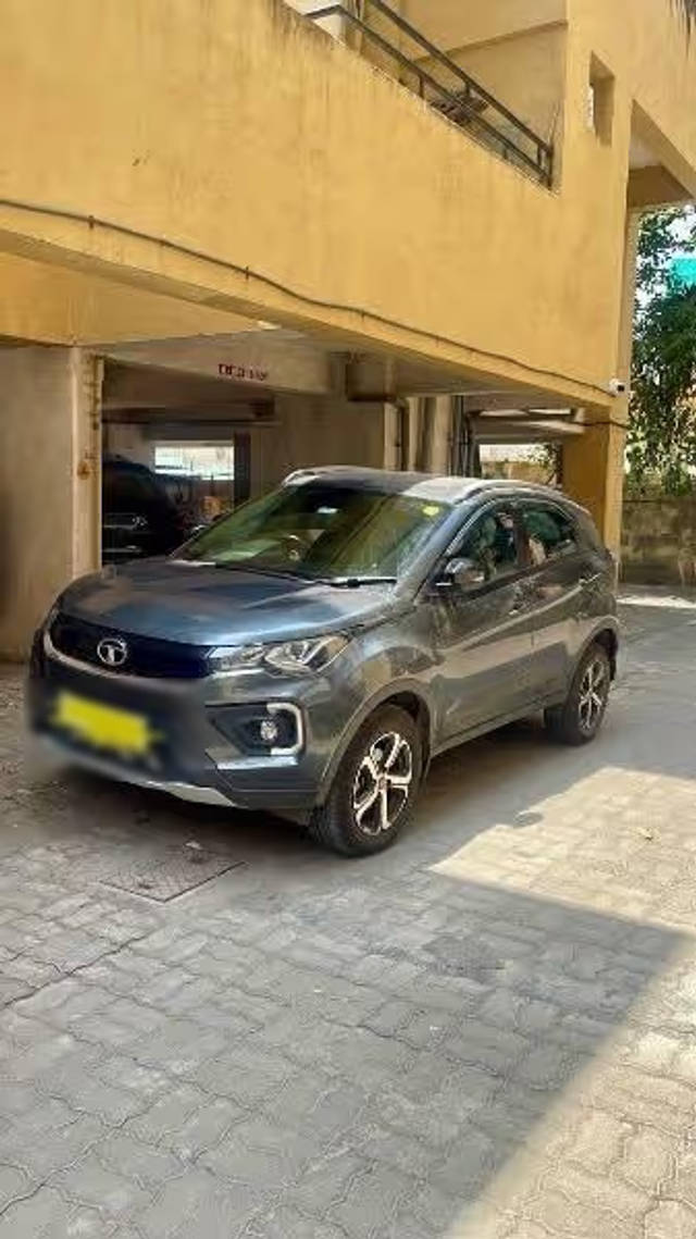 https://images10.gaadi.com/usedcar_image/4601876/original/bdbf15ac-258e-46c4-8d7d-f32ab56e230a.png?imwidth=6402
