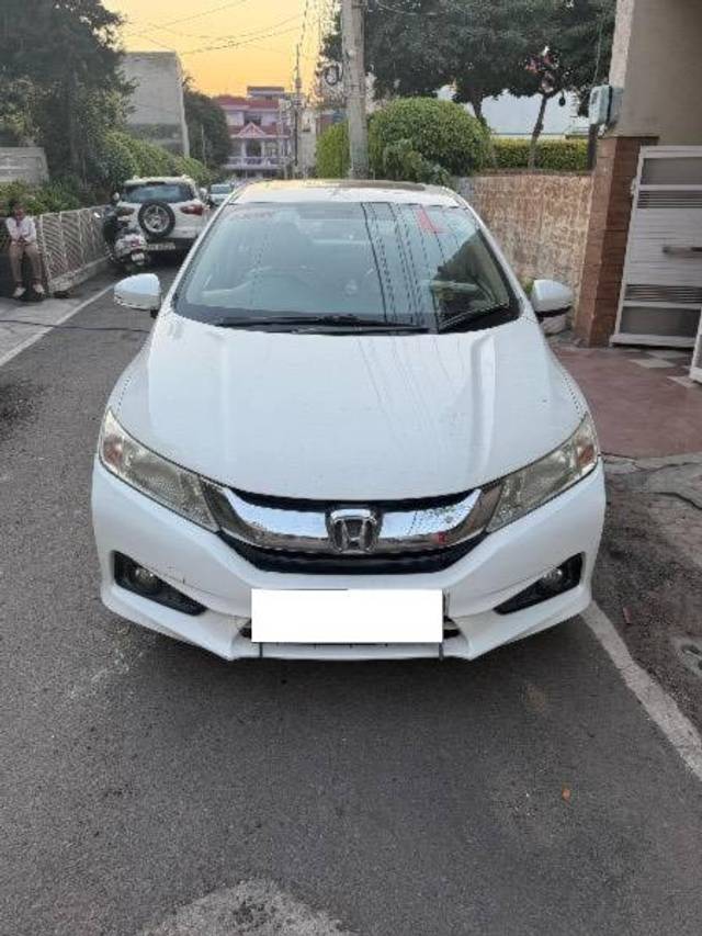https://images10.gaadi.com/usedcar_image/4601916/original/processed_7b0d6d01-7557-4259-b985-2e08597684a5.jpg?imwidth=6402