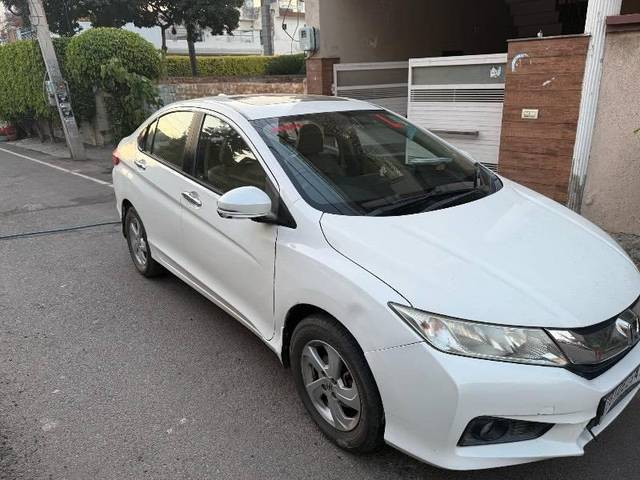 https://images10.gaadi.com/usedcar_image/4601916/original/processed_9acdf29d-bc6e-41bf-92fe-3812f14f36ff.jpg?imwidth=6400