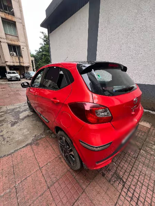 https://images10.gaadi.com/usedcar_image/4601942/original/6532e4d6-5a20-47f7-a50c-263c570b01fd.png?imwidth=6402