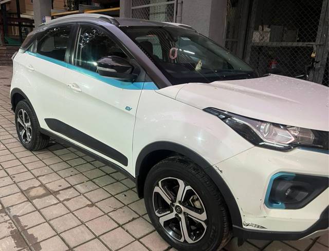 https://images10.gaadi.com/usedcar_image/4602008/original/3af39c5ed46368548be6ad34ab33229f.jpg?imwidth=6400