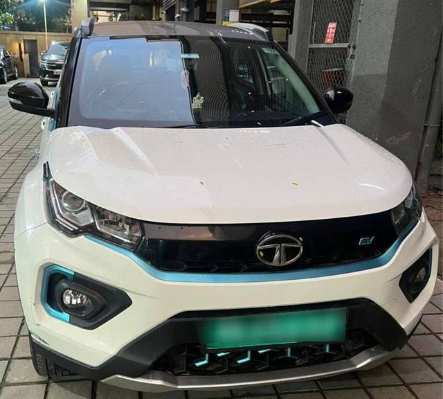 https://images10.gaadi.com/usedcar_image/4602008/original/processed_51dd79e3e059622ee7c27745a9e3bcaf.jpg?imwidth=6401