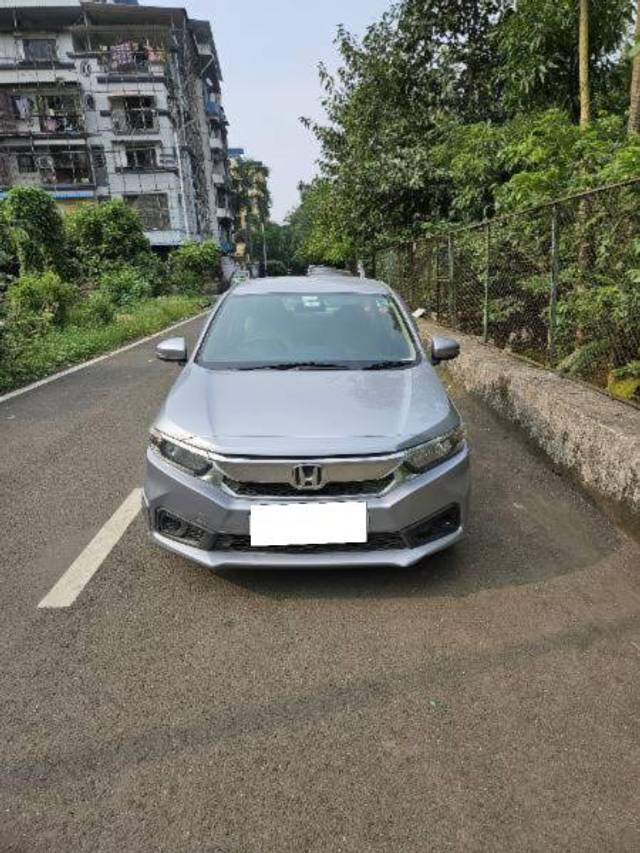 https://images10.gaadi.com/usedcar_image/4602017/original/processed_aa025d9e-fdc0-4e7d-a56f-f15d33402168.jpg?imwidth=6400