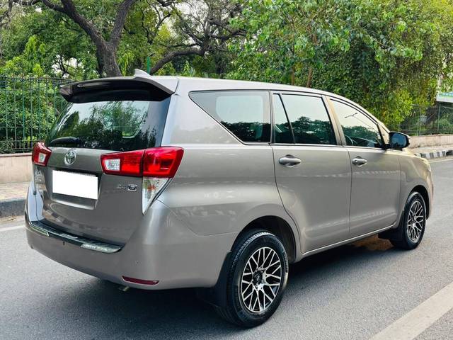 https://images10.gaadi.com/usedcar_image/4602064/original/processed_0832fb48abbbd099118ec037289c04b9.jpg?imwidth=6402
