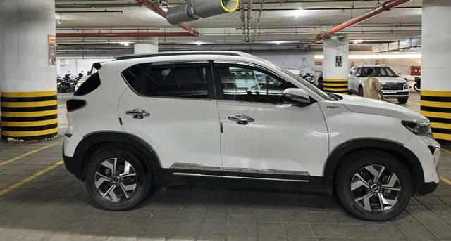 https://images10.gaadi.com/usedcar_image/4602067/original/processed_66175d11-5cd5-4793-84e1-a7cc3b1c9590.jpeg?imwidth=6401