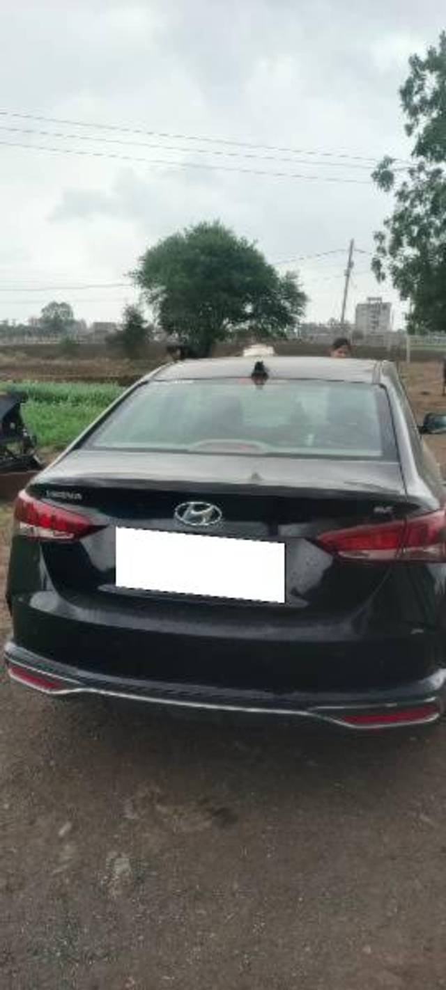 https://images10.gaadi.com/usedcar_image/4602105/original/processed_e016794a-854a-454a-8547-d275fef835a9.jpg?imwidth=6402