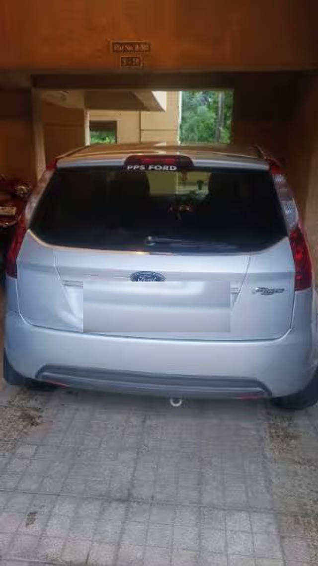 https://images10.gaadi.com/usedcar_image/4602120/original/d5a996f3-18e6-4aeb-8997-eb64ab2e3608.png?imwidth=6400