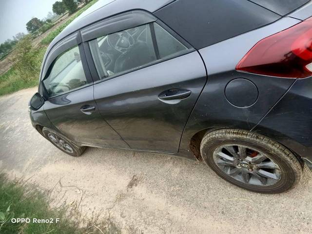 https://images10.gaadi.com/usedcar_image/4602157/original/processed_22134ca9d262919b0fce9e2a02614832.jpg?imwidth=6402