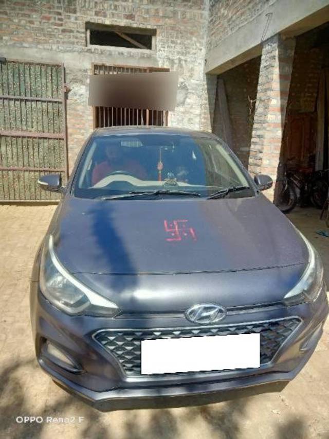 https://images10.gaadi.com/usedcar_image/4602157/original/processed_b0b469e6-0c43-4f8f-9c4d-0f5fcc1cf41b.jpg?imwidth=6400