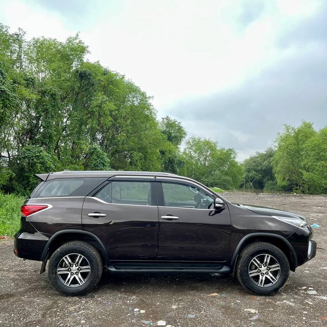 https://images10.gaadi.com/usedcar_image/4602166/original/cc663e4a9487ed841d32a45056554db4.JPG?imwidth=6401