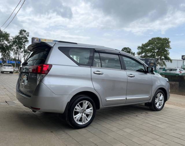 https://images10.gaadi.com/usedcar_image/4602169/original/processed_04fc82cacf7cf948d6f2dc8a54ec094d.jpg?imwidth=6401