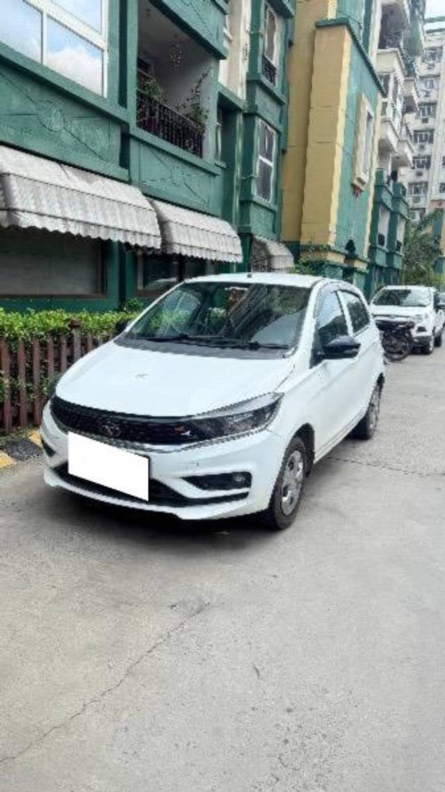 https://images10.gaadi.com/usedcar_image/4602231/original/processed_c513dcad-117a-49ea-b125-c3ca03f450c6.jpeg?imwidth=6402