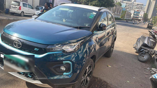 https://images10.gaadi.com/usedcar_image/4602298/original/63941b61-8ed6-49a5-9131-e08470eb01fb.png?imwidth=6400