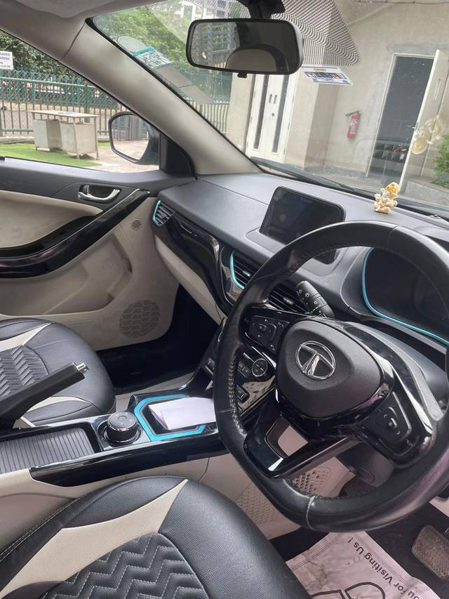 https://images10.gaadi.com/usedcar_image/4602298/original/8d3dbd6f3a602f0c628e2ae1d053a2da.jpg?imwidth=6401