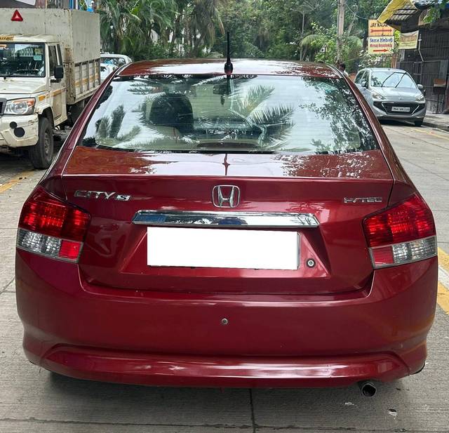 https://images10.gaadi.com/usedcar_image/4602336/original/processed_cbf2e4f838b069a39a0483cdf7d56dc3.jpg?imwidth=6401