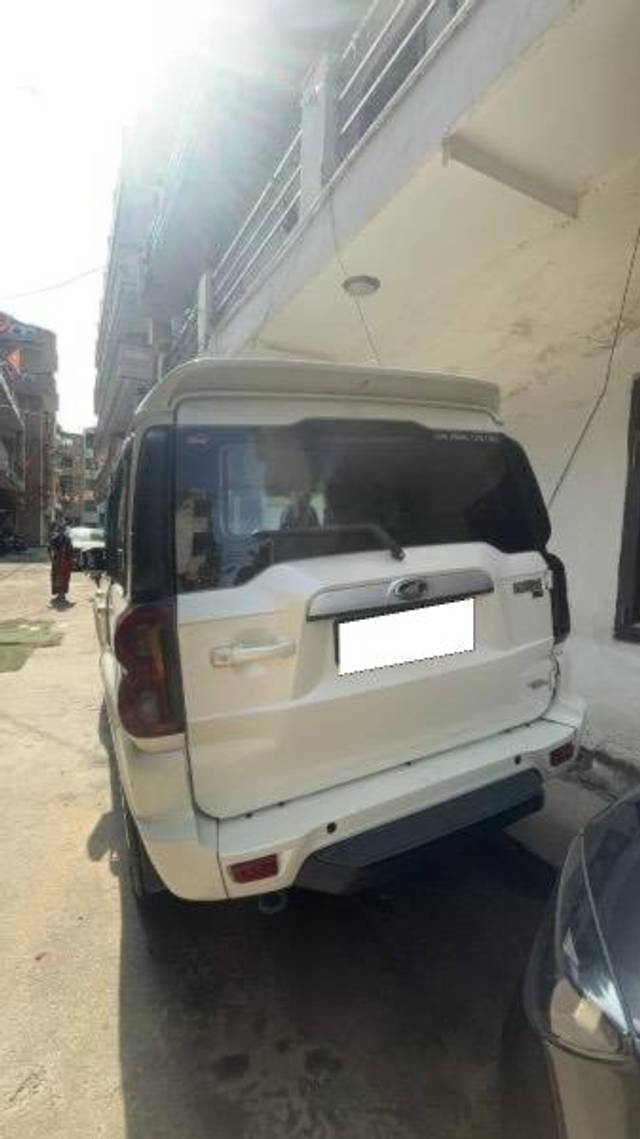 https://images10.gaadi.com/usedcar_image/4602396/original/processed_342db779-8ff8-48fa-90f7-fa2bbb1eeef6.jpeg?imwidth=6401