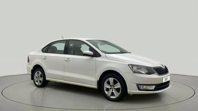 https://images10.gaadi.com/usedcar_image/4602442/original/368159cc6b4ad851d0b4ecfa399f11e6.jpg?imwidth=6400
