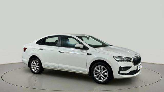 https://images10.gaadi.com/usedcar_image/4602526/original/d38cbb04fef6cc301c5eca42e1deea1e.jpg?imwidth=6400