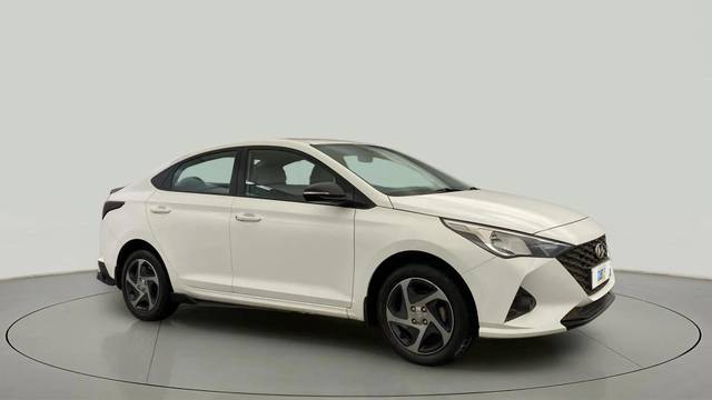 https://images10.gaadi.com/usedcar_image/4602530/original/04f1c398aeadfa2a347666c94209b2b2.jpg?imwidth=6400