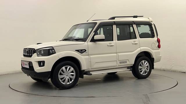 https://images10.gaadi.com/usedcar_image/4602559/original/aa42ab50b1d1d0a10e5d515f4d08245c.JPG?imwidth=6400