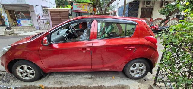 https://images10.gaadi.com/usedcar_image/4602572/original/processed_6866ac6a-b887-495c-a230-5415bbabf47a.jpg?imwidth=6402
