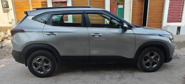 https://images10.gaadi.com/usedcar_image/4602593/original/processed_b5c6a404-258e-4ffd-8d79-40a9186f31f7.jpg?imwidth=6401