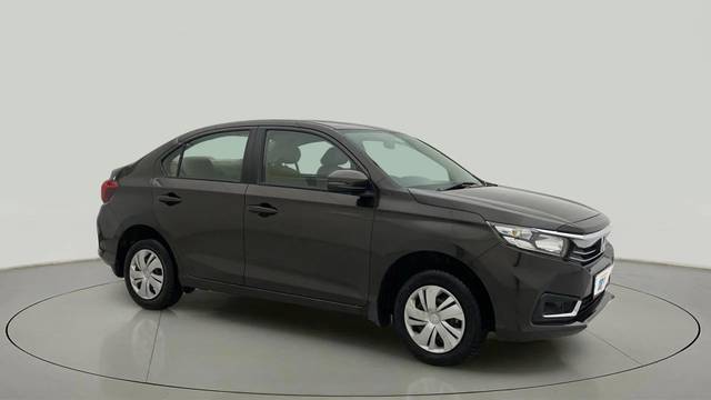 https://images10.gaadi.com/usedcar_image/4602643/original/063c9e2045e177bef1b87ef75e306dd3.jpg?imwidth=6400