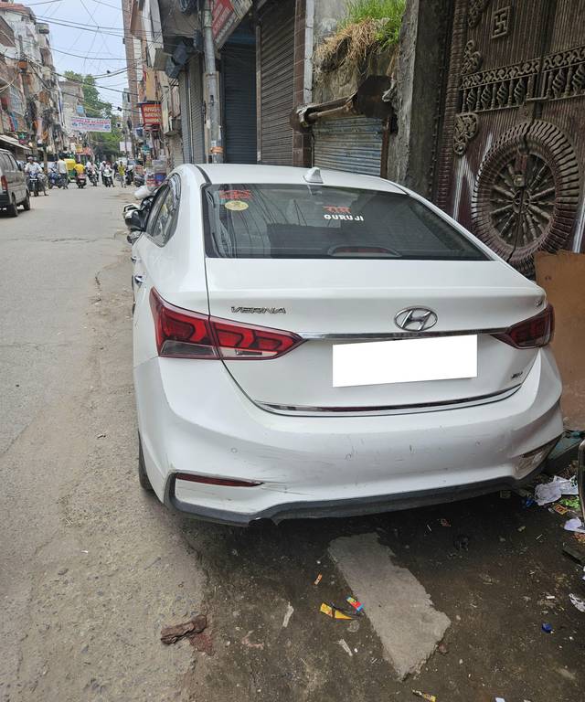 https://images10.gaadi.com/usedcar_image/4602647/original/processed_5288f8b1-86f3-447f-b084-bb8ef6d2434f.jpg?imwidth=6401