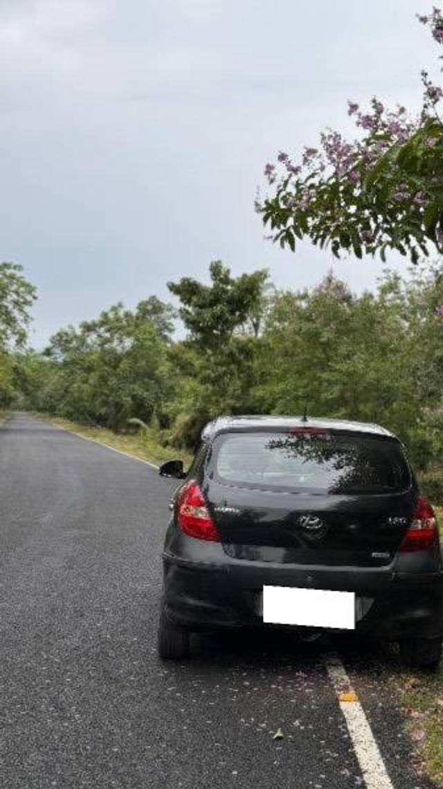 https://images10.gaadi.com/usedcar_image/4602671/original/processed_c881d9ba-59d6-4afe-80ac-d1cd86a1197b.jpeg?imwidth=6402