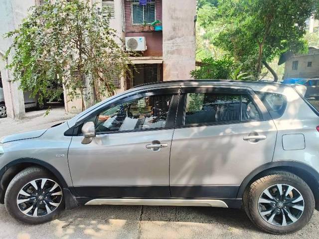 https://images10.gaadi.com/usedcar_image/4602678/original/processed_2efb3b58-eefe-4698-b869-e03aae759da0.jpeg?imwidth=6402