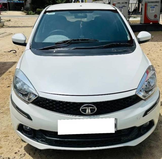 https://images10.gaadi.com/usedcar_image/4602704/original/processed_2bd85e49-c1f9-4bb7-b357-620a9bb8b553.jpeg?imwidth=6400