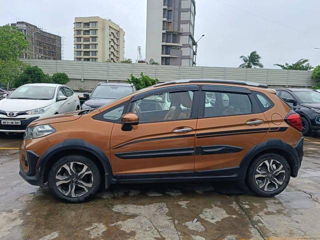 https://images10.gaadi.com/usedcar_image/4602732/original/processed_a73ede90f54c3c3f670424804f0c40f0.jpg?imwidth=6402