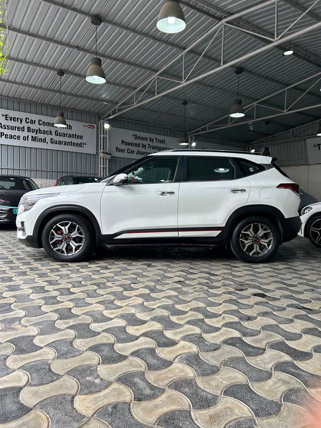 https://images10.gaadi.com/usedcar_image/4602735/original/938a57a7ae42a0c4589dbd06c8b5707f.jpg?imwidth=6400