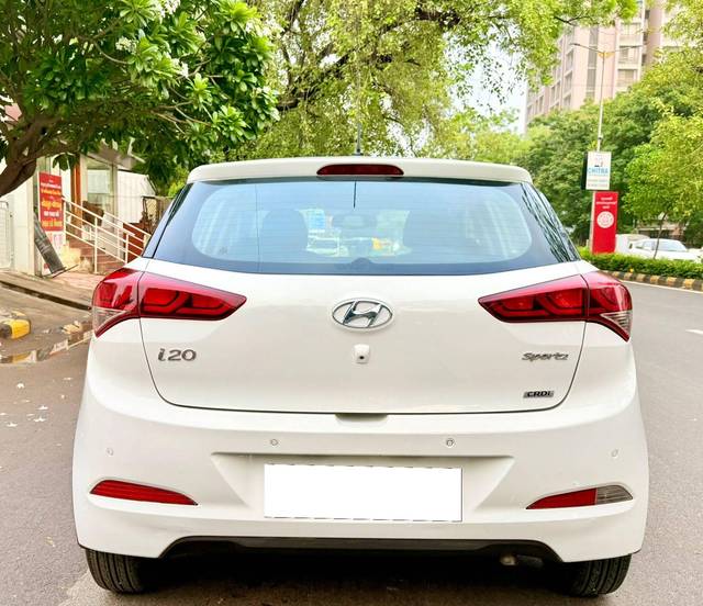 https://images10.gaadi.com/usedcar_image/4602736/original/processed_5734d89c5fef4b80f8d8f1fb3550f0e9.jpg?imwidth=6402