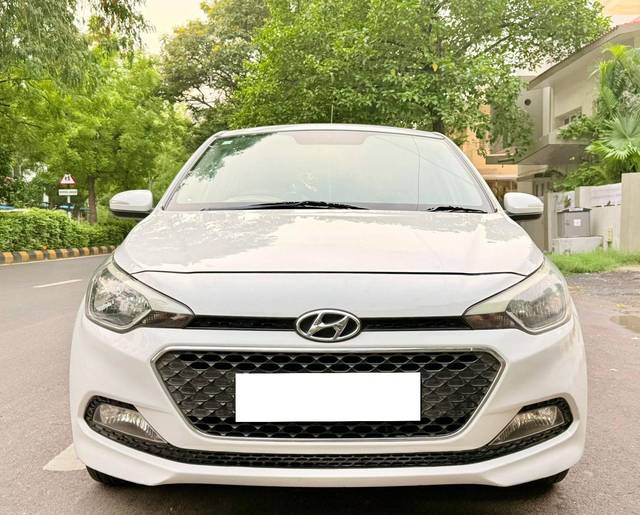 https://images10.gaadi.com/usedcar_image/4602736/original/processed_d97e19a62eb943d1f9239b6ddd6c1686.jpg?imwidth=6400