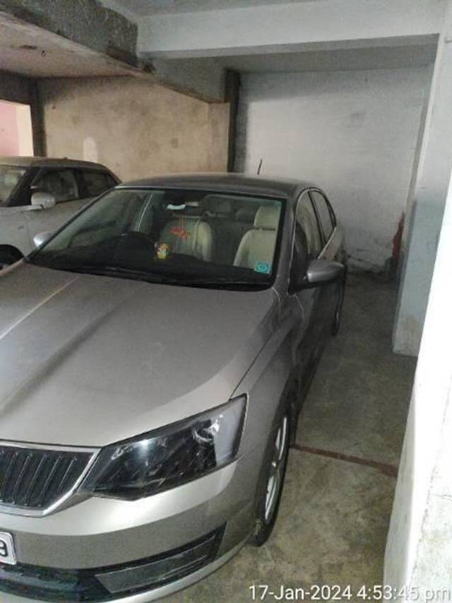 https://images10.gaadi.com/usedcar_image/4602740/original/processed_processed_23250165-83c3-4269-abd8-1734fc5a38cb.jpg?imwidth=6400