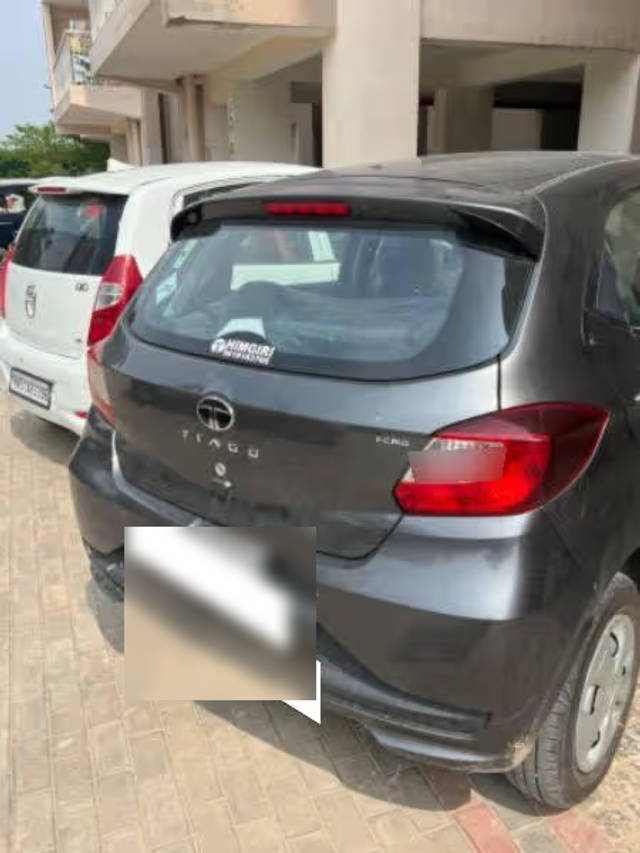https://images10.gaadi.com/usedcar_image/4602777/original/8f3b6f36-d579-428d-ab59-e717266df9dd.png?imwidth=6401