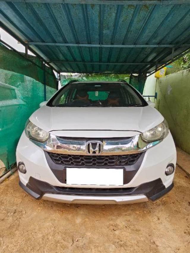 https://images10.gaadi.com/usedcar_image/4602805/original/processed_13d2023e-aa63-4bdb-b645-19537e71e483.jpg?imwidth=6400