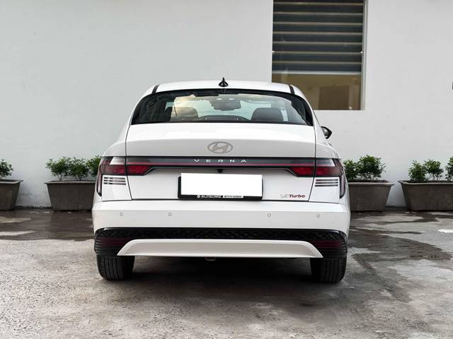 https://images10.gaadi.com/usedcar_image/4602806/original/processed_ee8986998dd92f61bb70739db914efc2.jpg?imwidth=6402