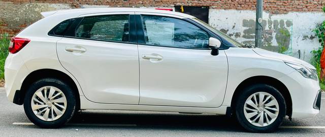 https://images10.gaadi.com/usedcar_image/4602828/original/processed_070eca3a7905f31cad94187ba64302a0.jpg?imwidth=6401