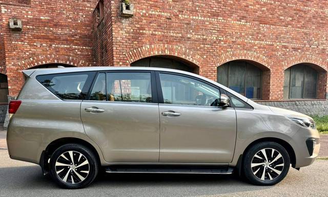 https://images10.gaadi.com/usedcar_image/4602884/original/processed_842c10ec956b97e65a01075bc4a84019.jpeg?imwidth=6401