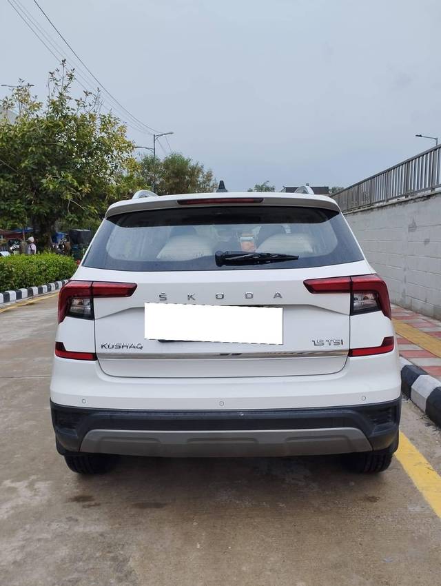 https://images10.gaadi.com/usedcar_image/4602898/original/processed_3fc49070df1cd8c8f9fc20e6588ebfa1.jpg?imwidth=6401