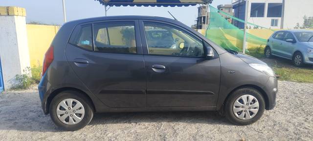 https://images10.gaadi.com/usedcar_image/4602899/original/processed_19c18ea15586dbef4cc23e6097339340.jpg?imwidth=6401