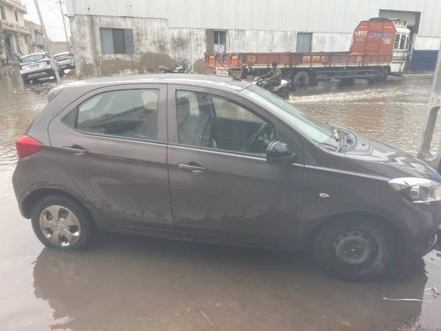 https://images10.gaadi.com/usedcar_image/4602940/original/processed_c9b625ea-9429-405d-8377-8e92ff11f3cf.jpg?imwidth=6401