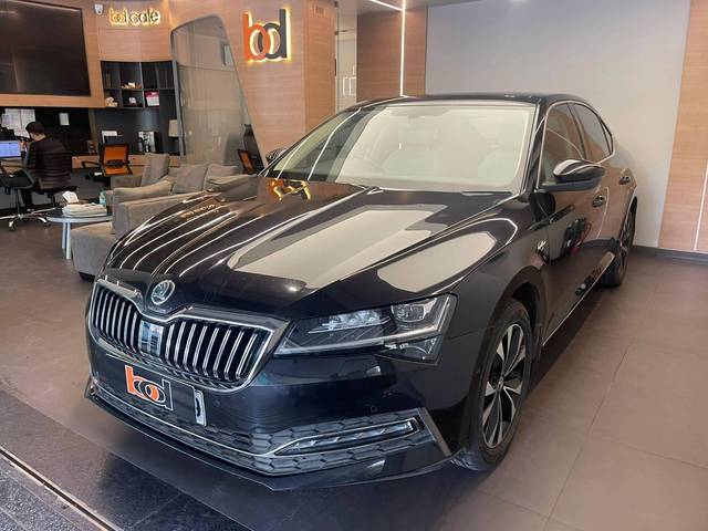 https://images10.gaadi.com/usedcar_image/4602942/original/processed_bf3a1f0cc695b1cb7231b3ac9583cbee.jpeg?imwidth=6402