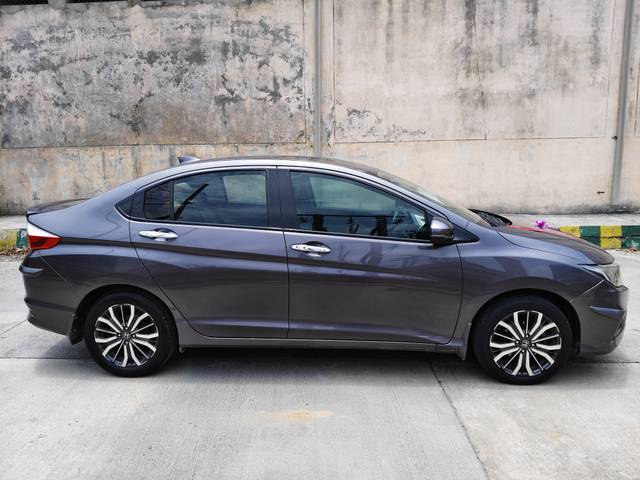 https://images10.gaadi.com/usedcar_image/4602948/original/4629e3557c1c482c32abeb36d1190843.jpg?imwidth=6401
